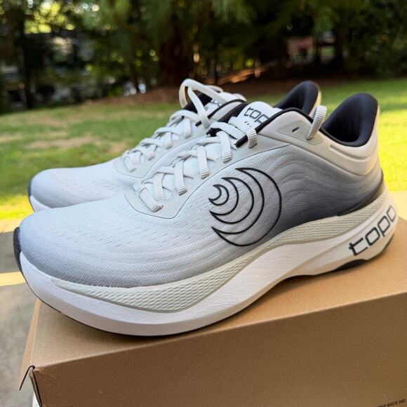 NWT Topo Athletic Aura Running Shoes White Gray Size 9.5 main image 4